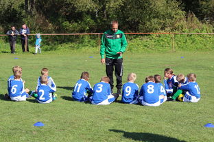 对手紧咬比分领先,球队士气高涨力争逆袭,比赛时比分咬得很紧咋形容 第2张 对手紧咬比分领先,球队士气高涨力争逆袭,比赛时比分咬得很紧咋形容 第2张